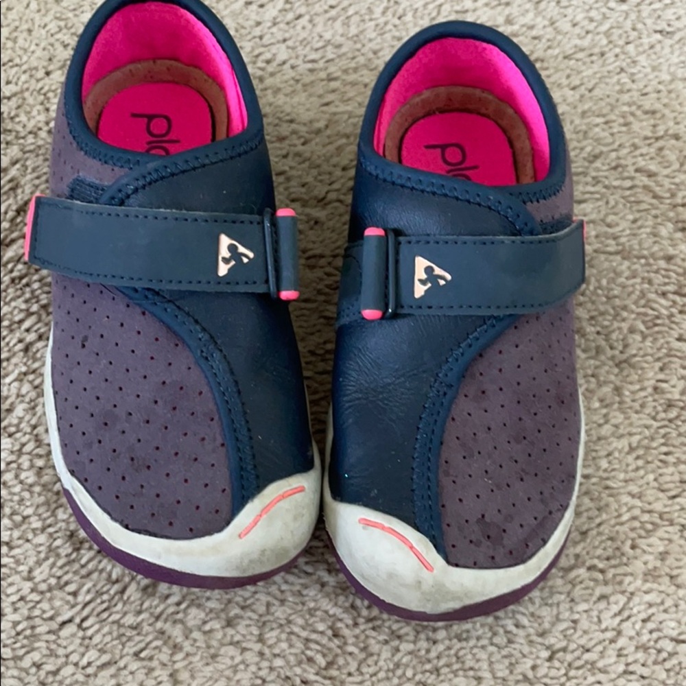 Girls plae shoes size 10.5